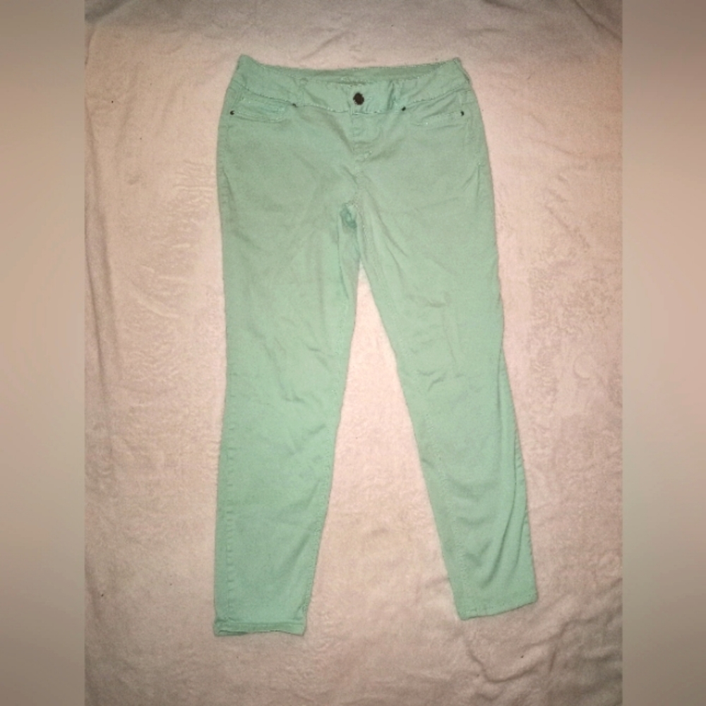 Maurices mint colored jeans Size Large